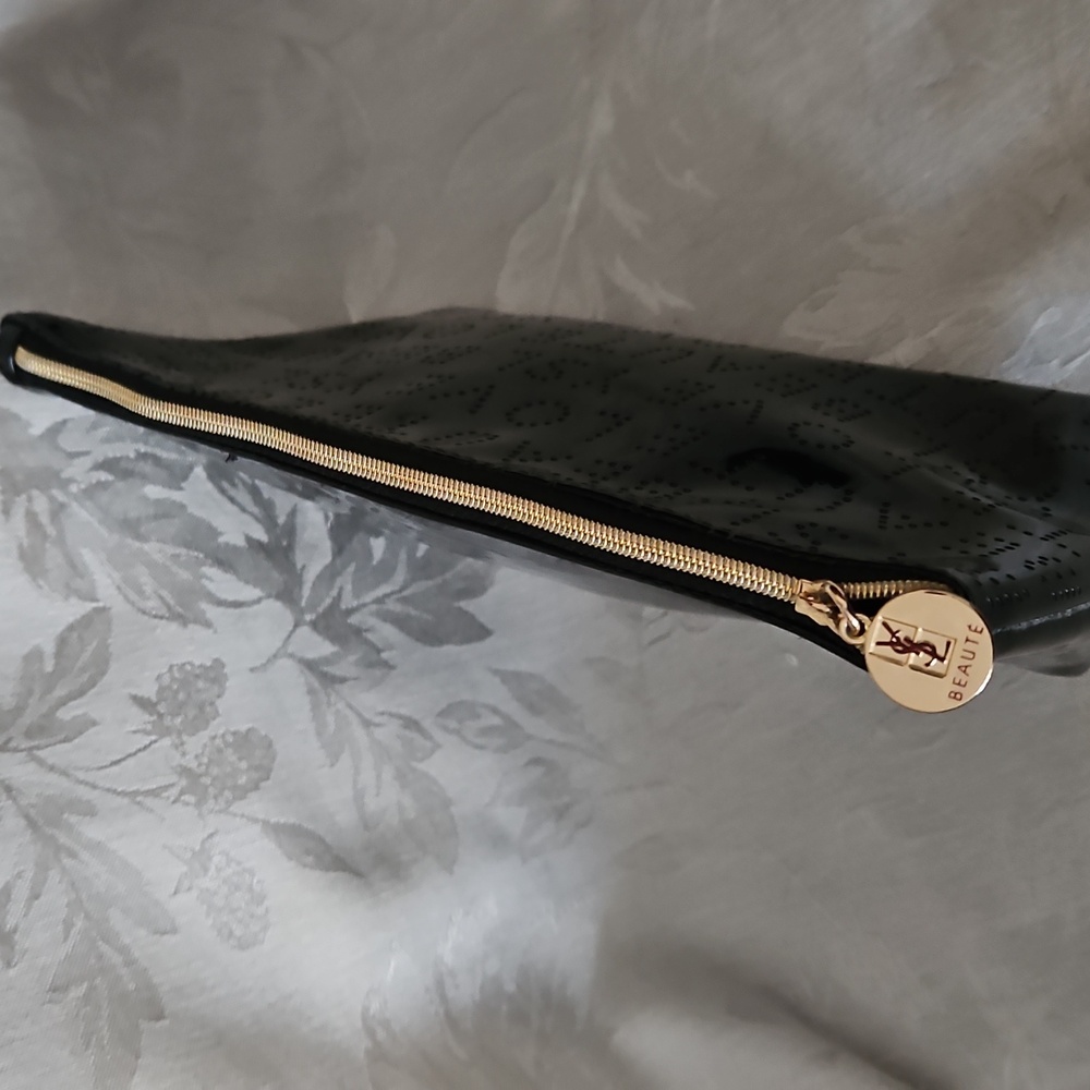 Yves Saint Laurent Cosmetics Bag. - Picture 11 of 11